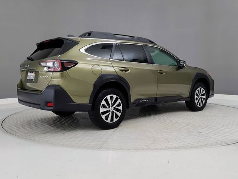 Used 2025 Subaru Outback Premium image 7