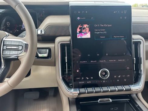 New 2026 GMC Yukon XL Denali w/ Sun & Power Step Package AWD/4WD image 19