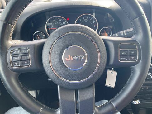 Used 2012 Jeep Wrangler Rubicon w/ Dual Top Group AWD/4WD image 18