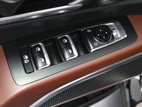 Used 2024 Kia Telluride SX w/ Towing Package image 11