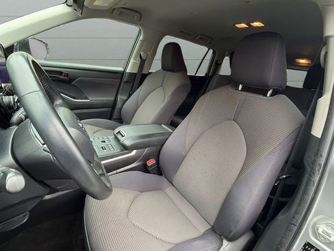Used 2023 Toyota Highlander LE AWD/4WD image 23