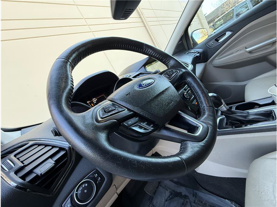 Used 2017 Ford Escape Titanium w/ Equipment Group 301A AWD/4WD image 9
