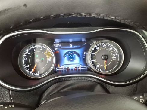 Used 2022 Jeep Cherokee Trailhawk w/ Comfort/Convenience Group AWD/4WD image 19