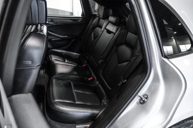Used 2018 Porsche Macan Sport Edition AWD/4WD image 36