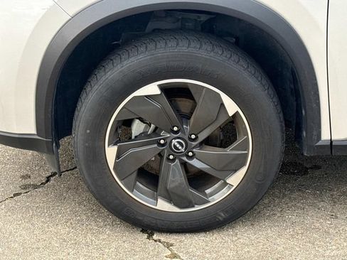 Used 2024 Nissan Rogue SV FWD image 5