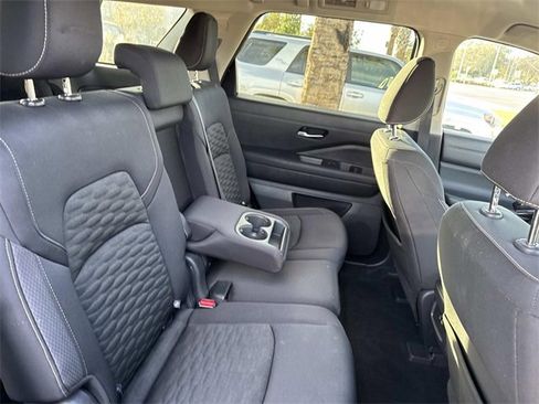 Used 2022 Nissan Pathfinder SV image 9