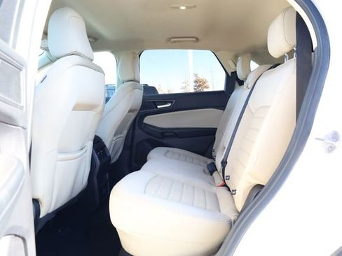 Used 2020 Ford Edge SE image 27