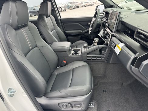 New 2026 Toyota 4Runner Limited AWD/4WD image 8