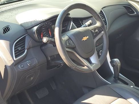 Used 2022 Chevrolet Trax LT w/ LT Convenience Package AWD/4WD image 7