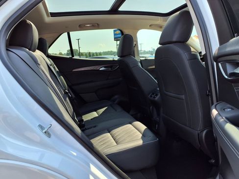 Used 2021 Buick Envision Avenir w/ Technology Package II FWD image 32