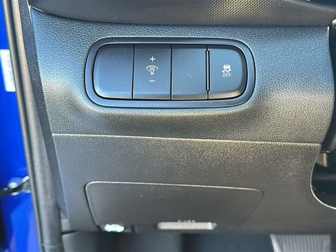 Used 2025 Hyundai Venue SEL image 21