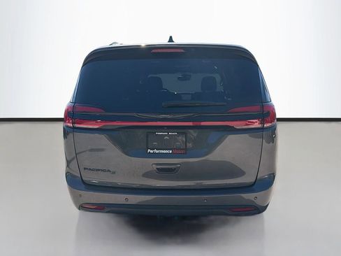 Used 2021 Chrysler Pacifica Touring w/ S Appearance Package image 8