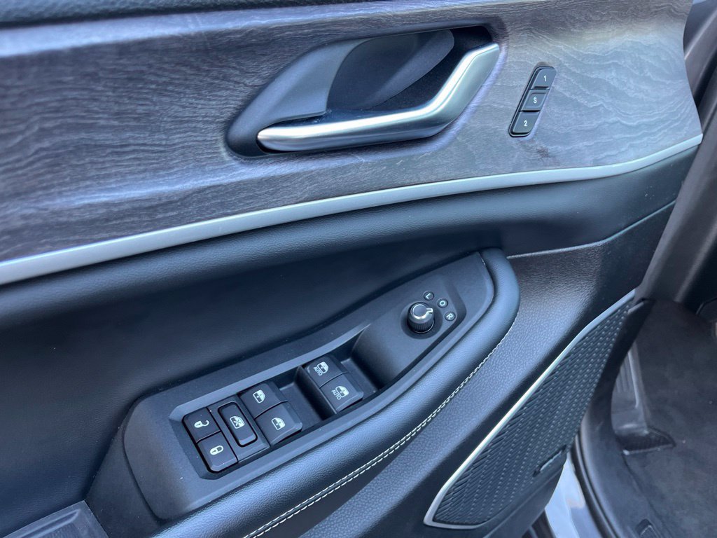 Used 2022 Jeep Grand Cherokee L Limited AWD/4WD image 19