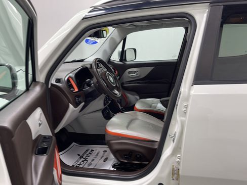 Used 2017 Jeep Renegade Limited AWD/4WD image 2
