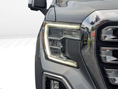 Used 2022 GMC Sierra 1500 SLT w/ SLT Premium Package image 18