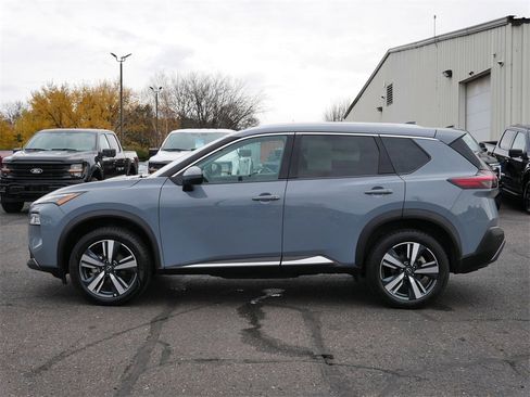 Used 2023 Nissan Rogue SL image 2