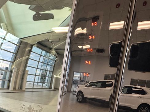 Used 2022 Ford Explorer XLT w/ Equipment Group 202A image 9