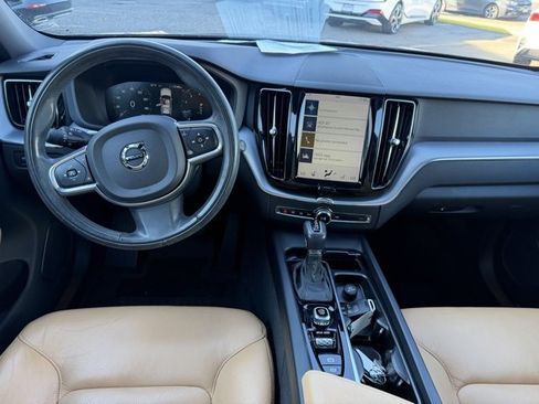 Used 2020 Volvo XC60 T6 Momentum w/ Protection Package Premier image 14