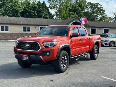 Used 2018 Toyota Tacoma TRD Off-Road AWD/4WD image 1