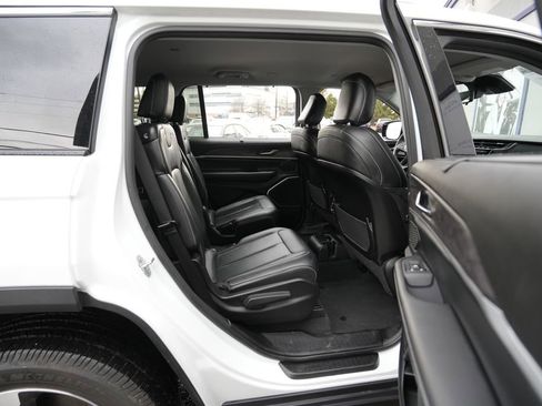 Used 2023 Jeep Grand Cherokee L Limited w/ Luxury Tech Group II image 34