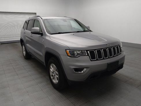 Used 2019 Jeep Grand Cherokee Laredo AWD/4WD image 13
