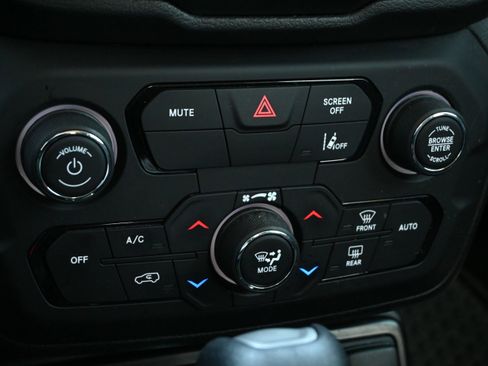 Used 2023 Jeep Renegade Latitude image 20