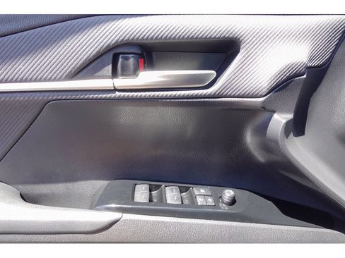 Used 2025 Toyota Camry SE w/ Convenience Package FWD image 12
