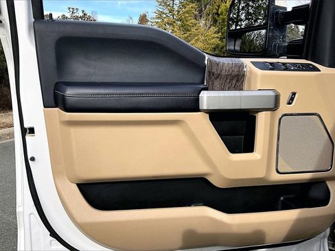 Used 2017 Ford F350 Lariat w/ Tow Technology Bundle image 24