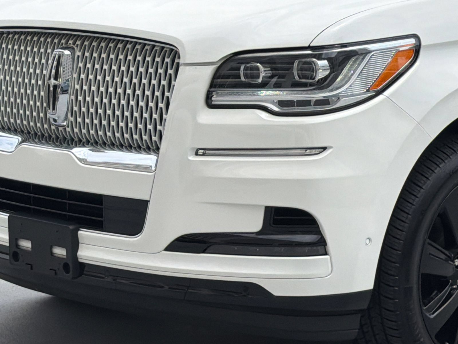 Certified 2023 Lincoln Navigator L Reserve AWD/4WD image 2