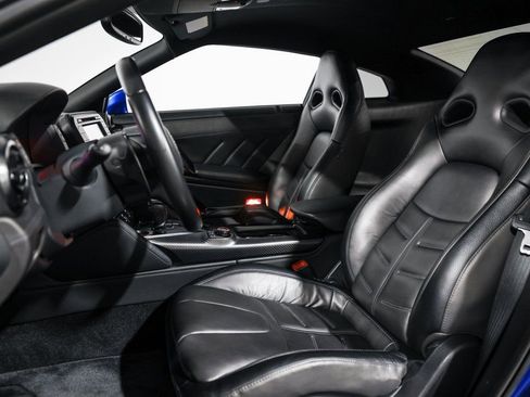 Used 2021 Nissan GT-R Premium image 27