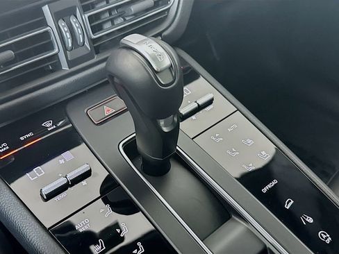 Certified 2026 Porsche Macan image 19