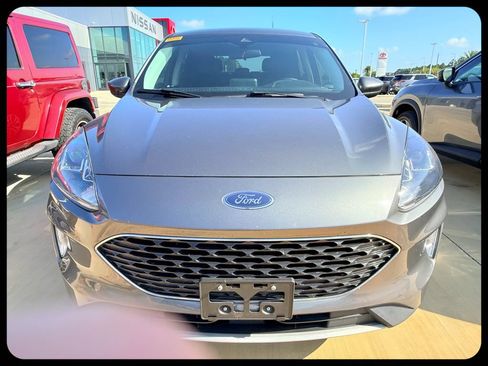 Used 2022 Ford Escape SEL FWD image 2