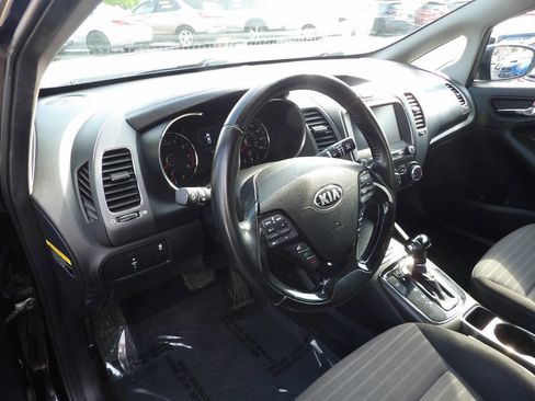 Used 2017 Kia Forte S FWD image 4