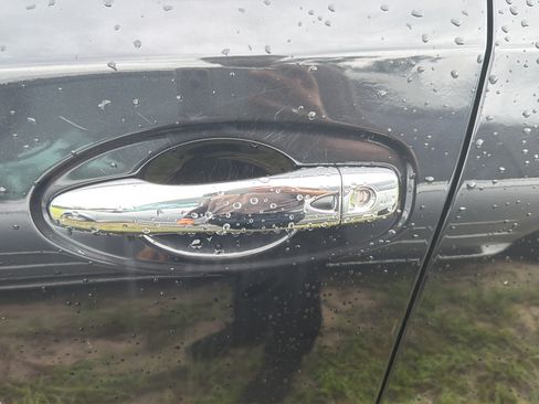Used 2018 Nissan Rogue SV FWD image 17