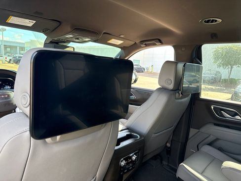 Used 2024 GMC Yukon SLT w/ SLT Luxury Package AWD/4WD image 13