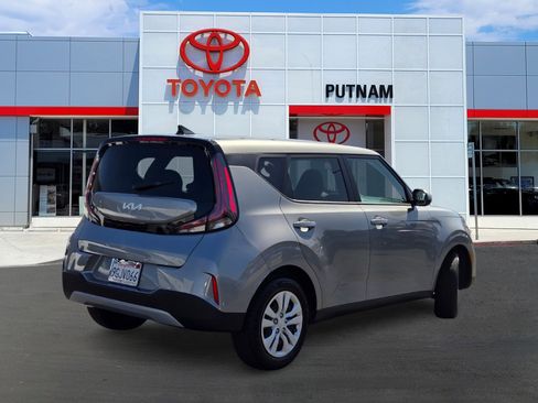 Used 2023 Kia Soul LX FWD image 4