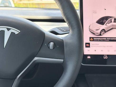 Used 2021 Tesla Model Y Long Range AWD/4WD image 12