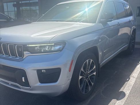 Used 2021 Jeep Grand Cherokee L Overland w/ Advanced Protech Group III AWD/4WD image 3