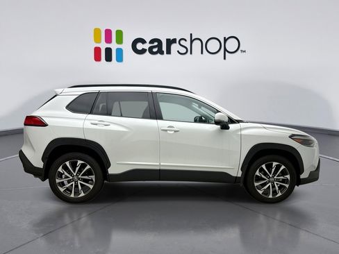 Used 2024 Toyota Corolla Cross XLE w/ Convenience Package image 6