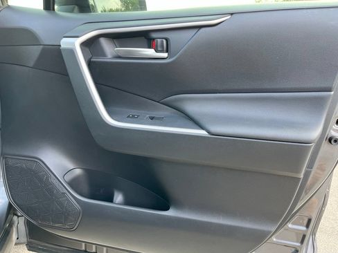 Used 2019 Toyota RAV4 XLE w/ Convenience Package FWD image 37