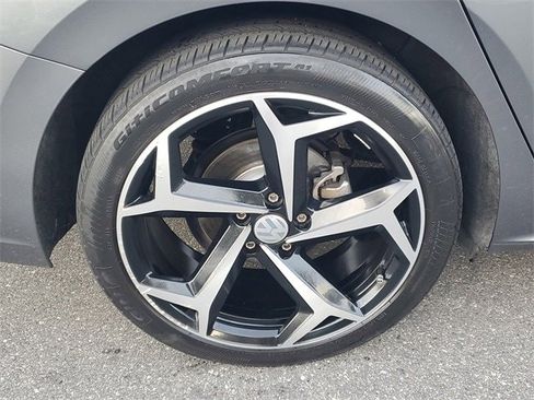 Certified 2022 Volkswagen Passat 2.0T R-Line image 5