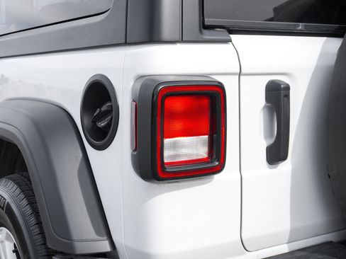 Used 2022 Jeep Wrangler Sport S image 18