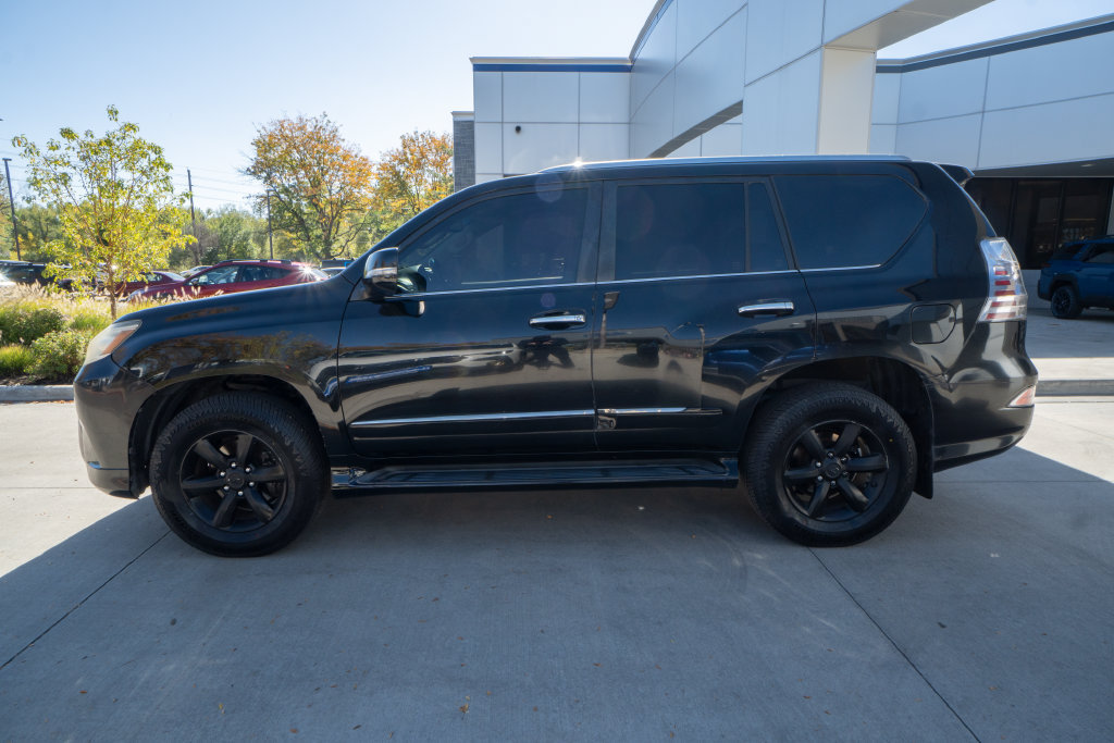 Used 2014 Lexus GX 460 AWD/4WD image 3