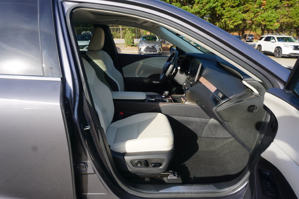 Used 2023 Lexus RX 350 Premium w/ Accessory Package AWD/4WD image 19