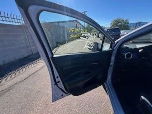 Used 2025 Nissan Versa SV image 12