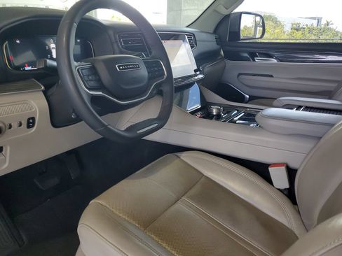 Used 2022 Jeep Wagoneer Series III RWD image 16