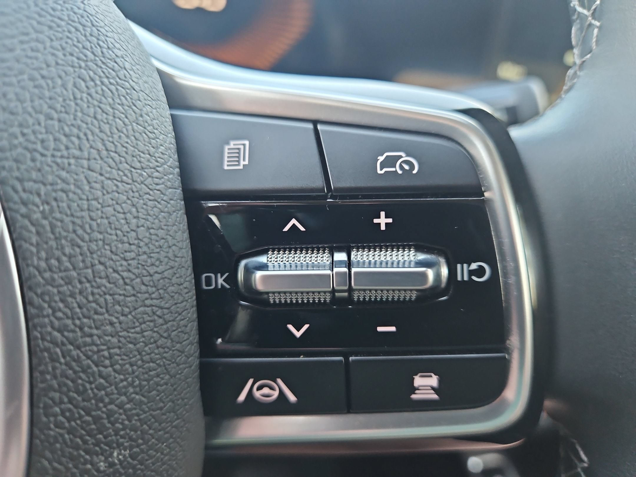 Used 2025 Kia Sorento EX w/ Panoramic Sunroof Package FWD image 26