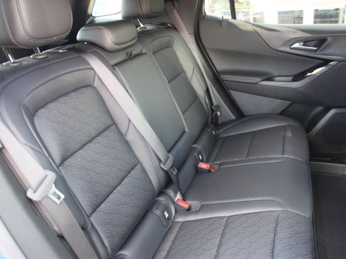 New 2026 Chevrolet Equinox LT w/ Convenience Package II AWD/4WD image 17
