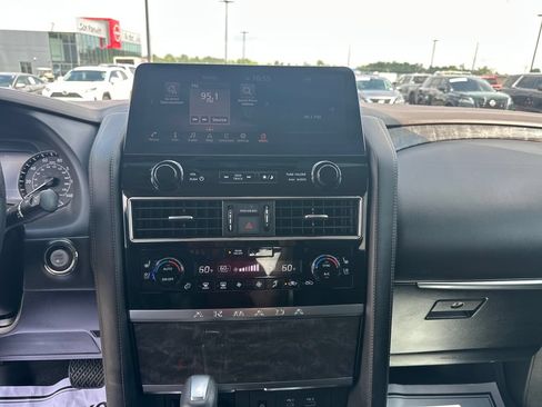 Used 2022 Nissan Armada Platinum w/ Captain's Chairs Package RWD image 21