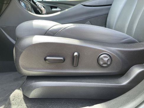 Used 2020 Buick Envision Essence FWD image 15